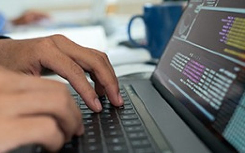 برای یادگیری برنامه نویسی، کدام زبان را اول یاد بگیرم؟